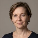 Профессиональный портрет русского предпринимателя, уверенный взгляд, юридические консультации для малого бизнеса.